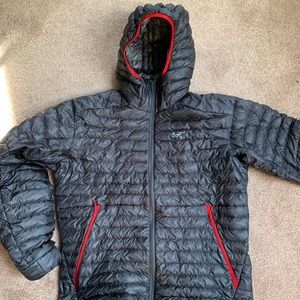 Arc’teryx Cerium SL. Super Ultralight Down Jacket. Mens Large. Color Pilot $359!